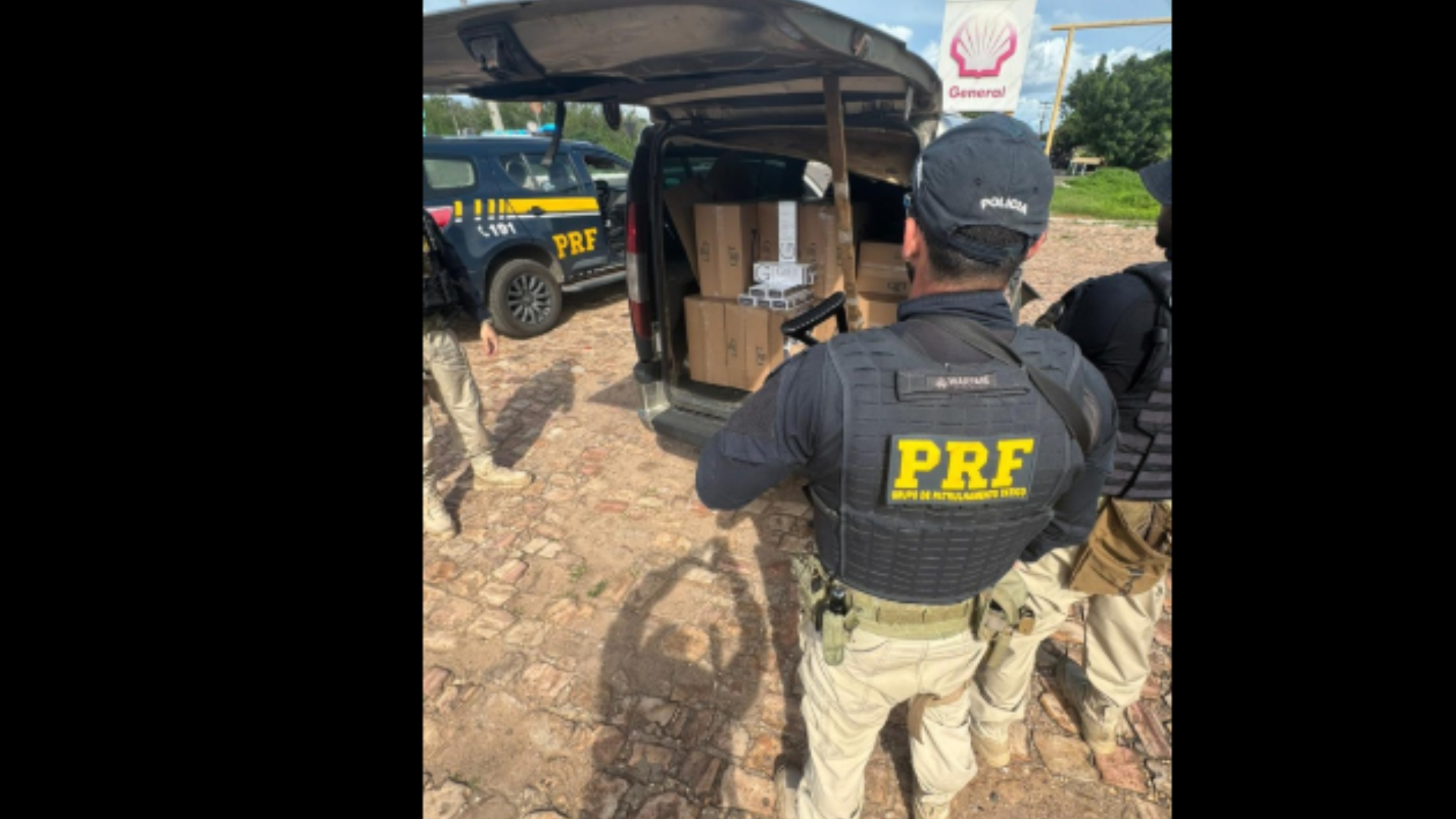 PRF apreende 20 mil maços de cigarros contrabandeados durante operação em Barras (PI)