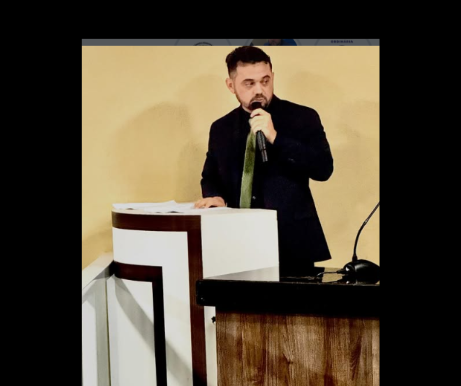 Sessão solene empossa Adevandro Fontenele como vereador na Câmara Municipal de Cocal