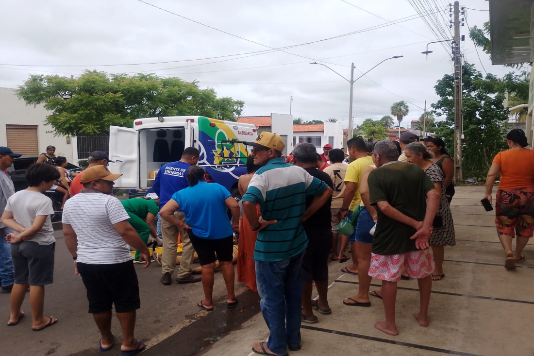 Carro colide com motocicleta e deixa condutor em estado grave em Piracuruca